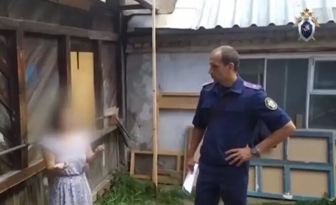 Екатерина рассказывает следователям, как всё было. Фото: СУ СК Челябинской области. 