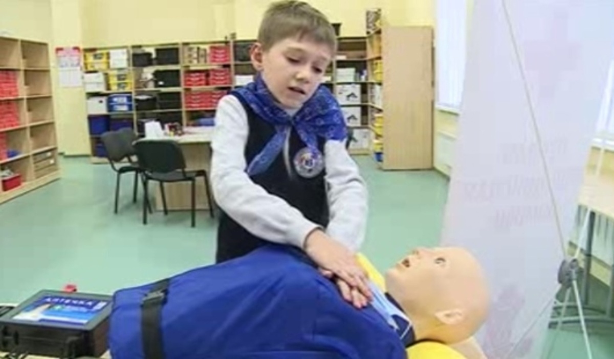    Ряды юных инспекторов пополнились: в курской гимназии №63 школьников приняли в ЮИД