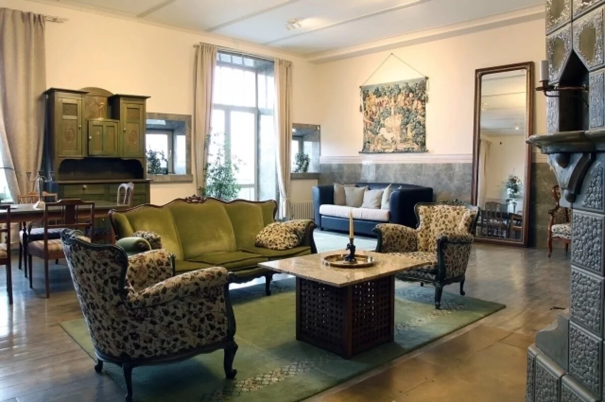    Квартиру Максима Горького в Петербурге продают за 90 млн рублей