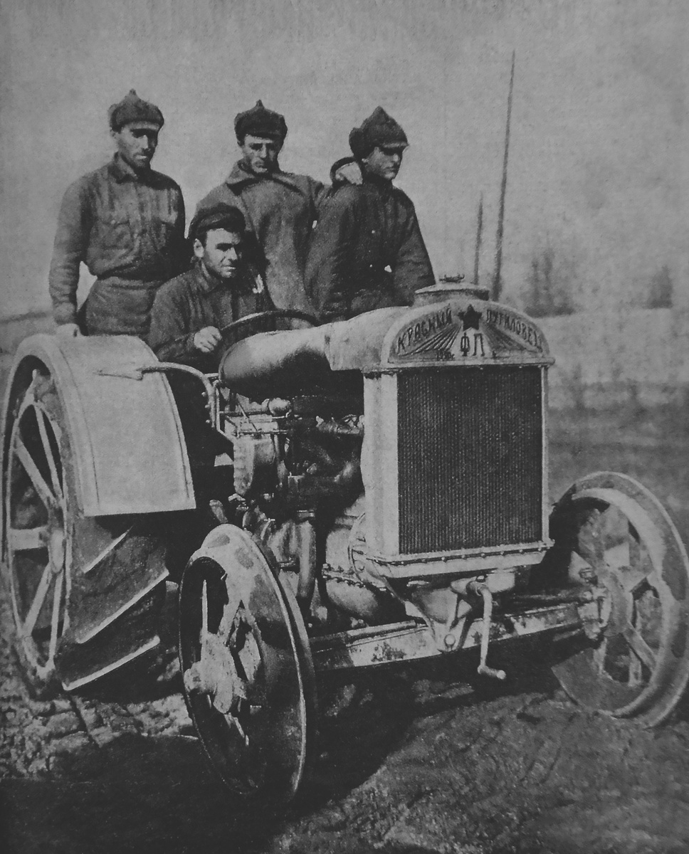 01. 1930 «Fordson F» under the brand «Fordson-Putilovets» with Red Army soldiers on the tractor driver’s training