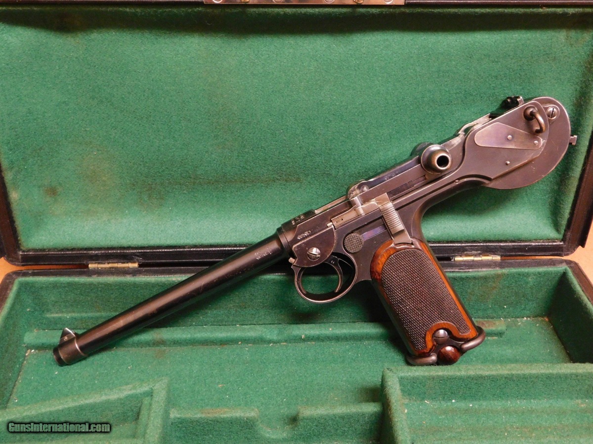 Не урод, но и, извините, не красавец.