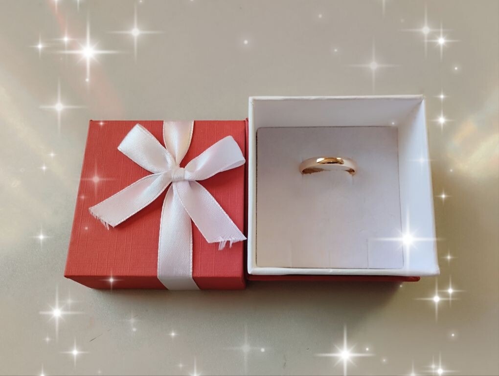 Открыла, конечно )) женское любопытство ))