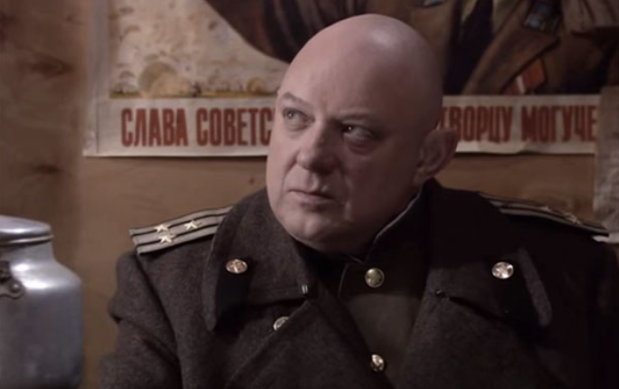 Кадр из сериала "Черные волки". "Полковник Николай Клименко" - командир военно-строительной части. Источник - https://www.kino-teatr.ru/kino/movie/ros/90173/foto/i5/646772/