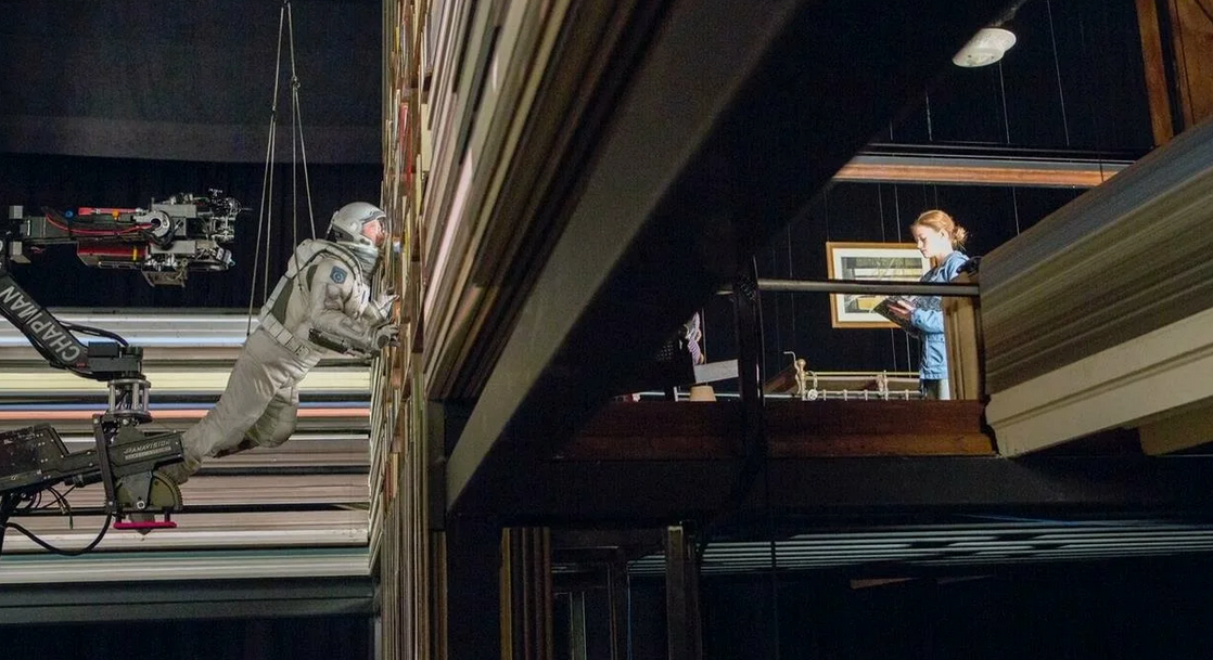 В галерее – кадры из фантастического фильма о черной дыре «Интерстеллар»