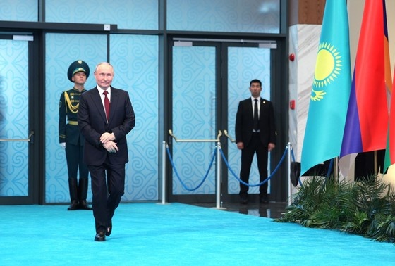    Владимир Путин на заседании Совета коллективной безопасности Организации Договора о коллективной безопасности (ОДКБ) в узком составе во Дворце независимости в Астане