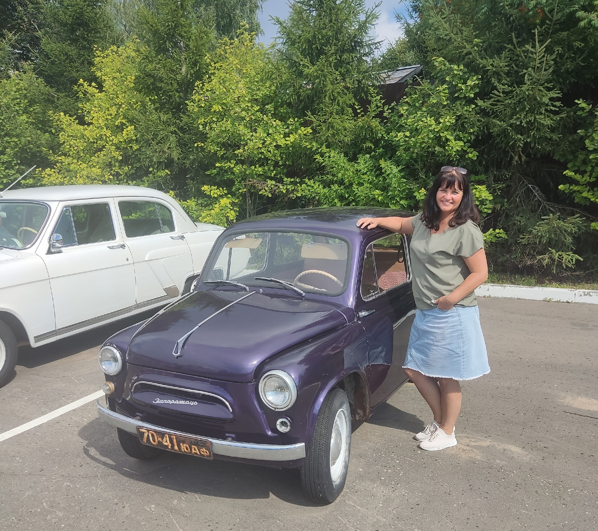 Это я в автопарке- музее В.В.Жириновского. И "горбатый запорожец"