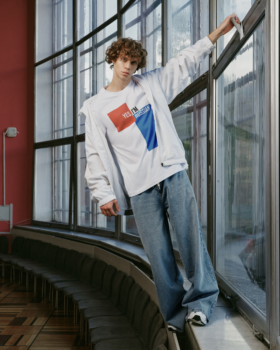 На фото модель из KChTZ: Футболка Yes, I'm Russian