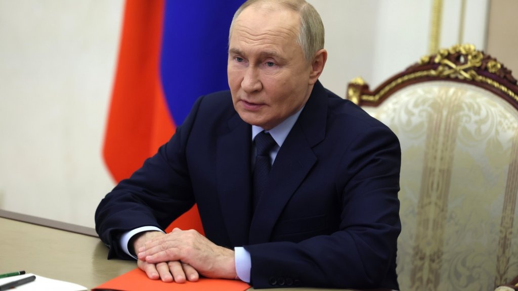 Путин с цветами с днем рождения