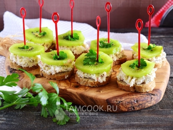 Быстрые закуски, которые украсят ваш Новый год😊🎄 - 15 минут и готово!