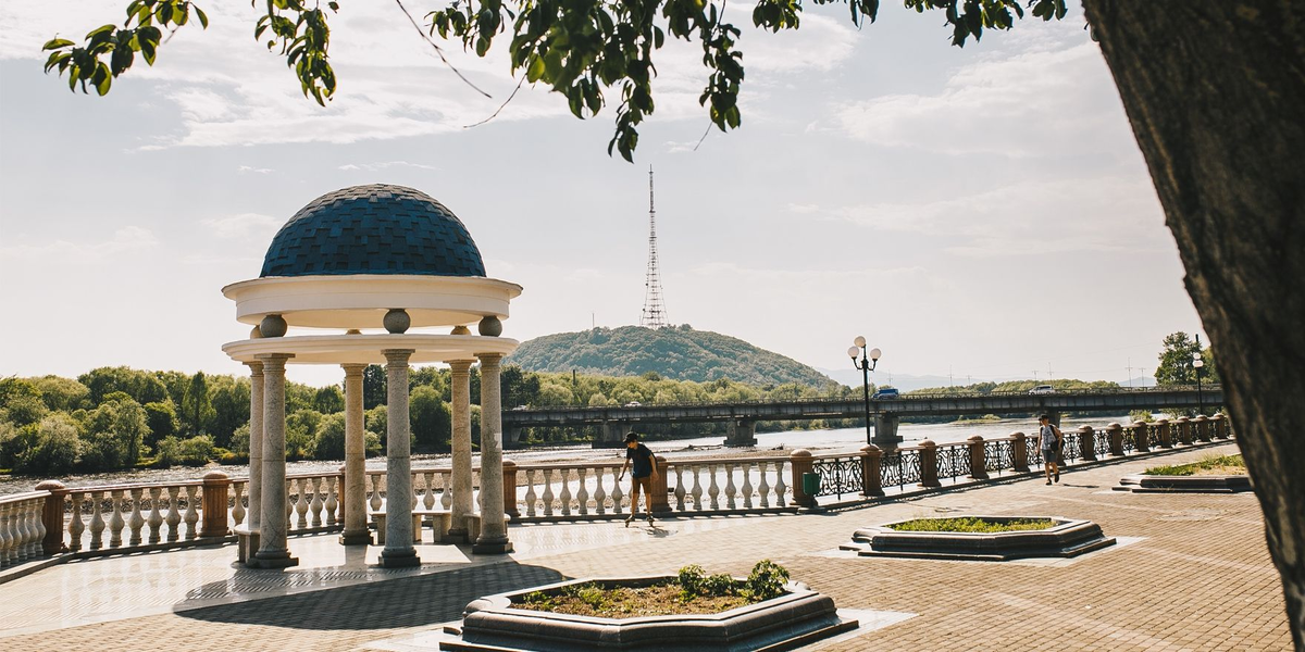 Биробиджан. Фото с сайта https://livebir.ru/zaiavku-na-vsierossiiskii-konkurs-proiektov-komfortnoi-ghorodskoi-sriedy-otpravila-meriia-birobidzhana/. Взято с Яндекс.Картинки