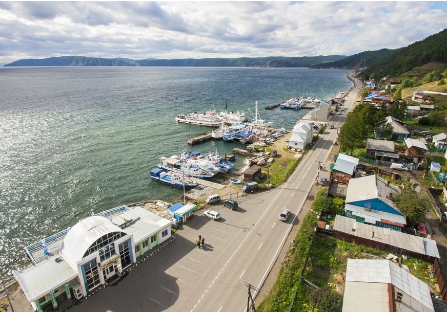 Поселок Листвянка на Байкале