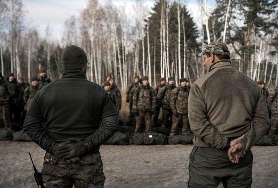    Военнослужащие Вооруженных сил Украины в зоне боевых действий