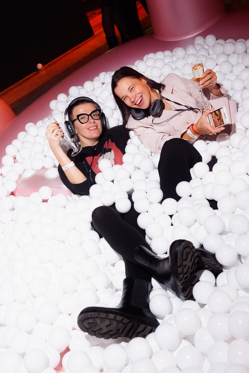 Искренние эмоции — залог крепкой дружбы резидентов Upside Club