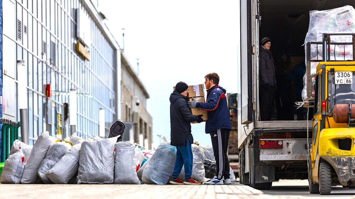    Югорчане направили тысячу адресных посылок в зону СВО