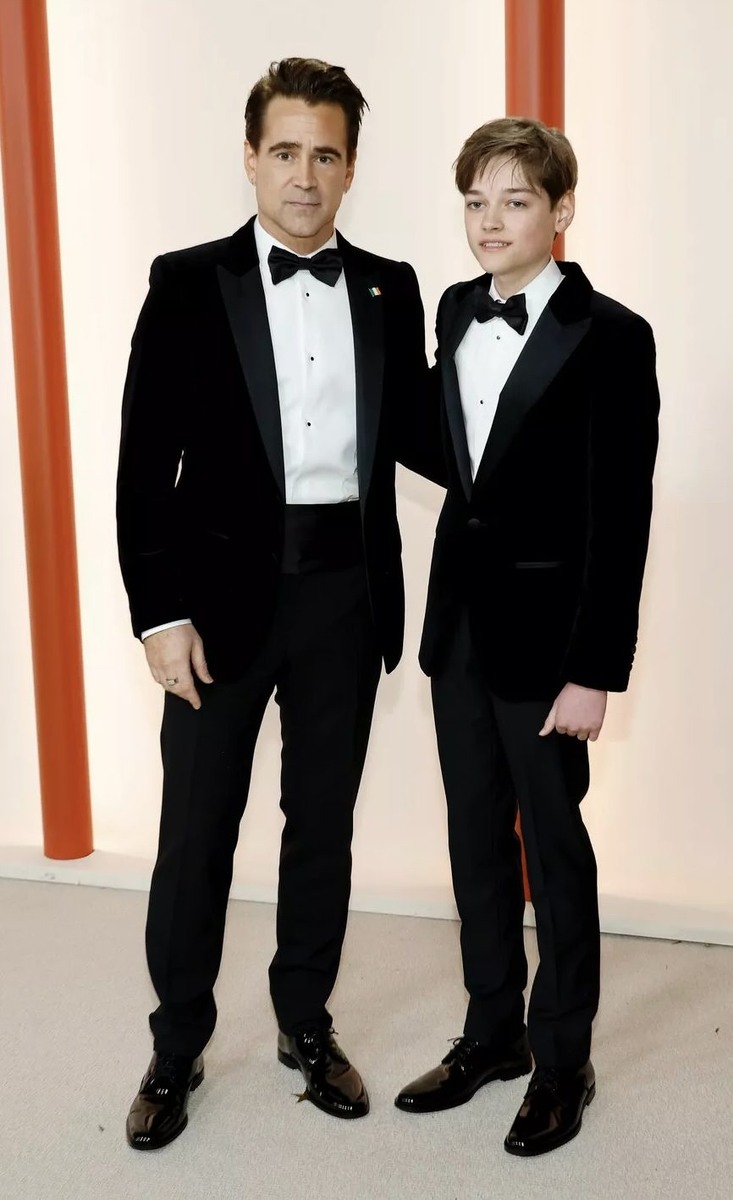 Колин и его младший сын Генри. Он здоров. Хотя я вижу у него минимум две малые аномалии развития.