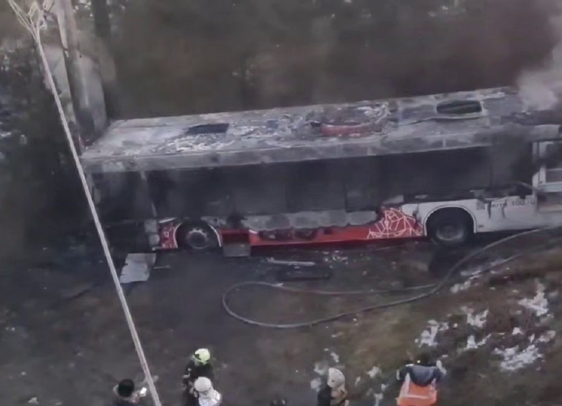 В аварии пострадали водитель и два пассажира.  Фото: МЧС России