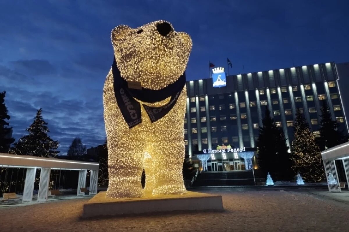    Семейство белых медведей вновь отправилось в путешествие по улицам Тюмени