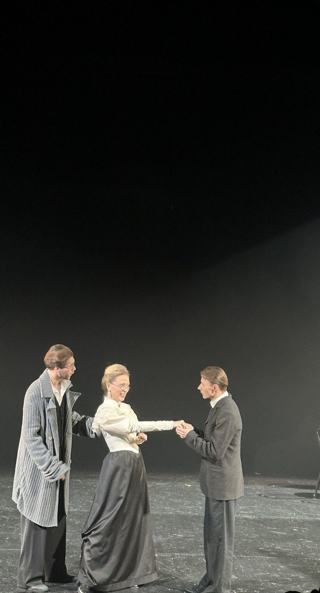 Старцев у Туркиных. Спектакль «Ионыч» на новой сцене театра Вахтангова. Фото автора.