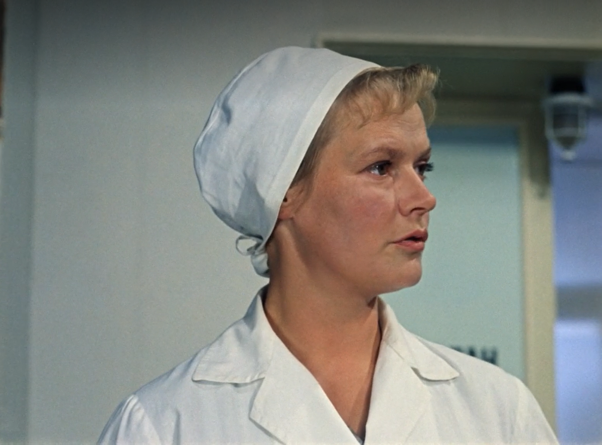 Кадр из кинофильма "Кавказская пленница, или Новые приключения Шурика", 1966 г., режиссер Леонид Гайдай, сценаристы Леонид Гайдай, Яков Костюковский, Морис Слободской, композитор Александр Зацепин (скриншот)