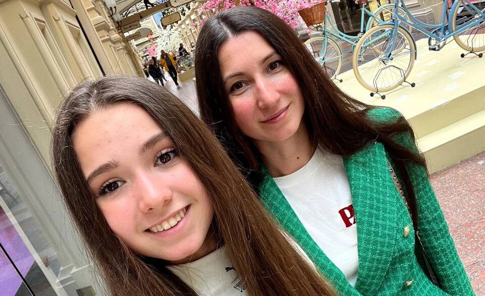    Камила Валиева с мамой редакция RTWeek