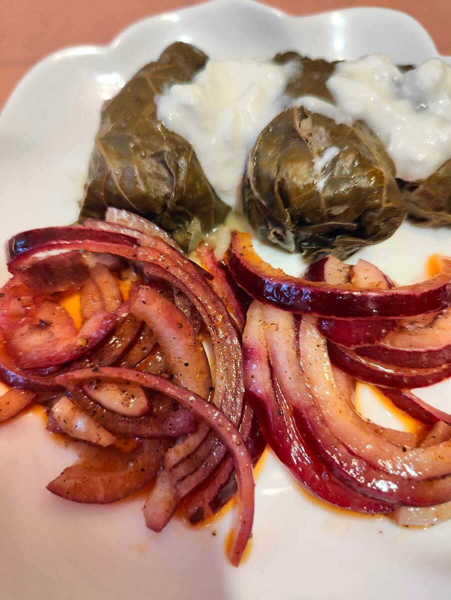 луковый салат к долме