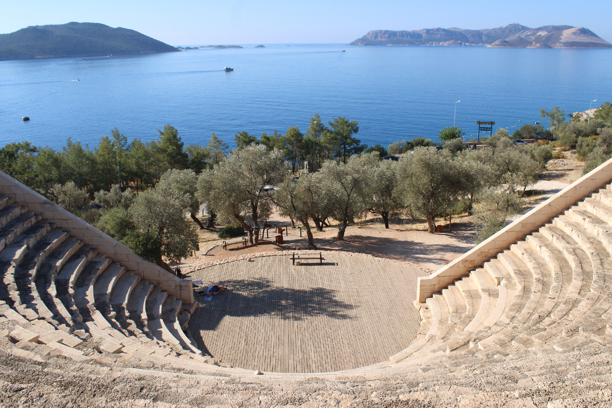 А вон то - уже Греция