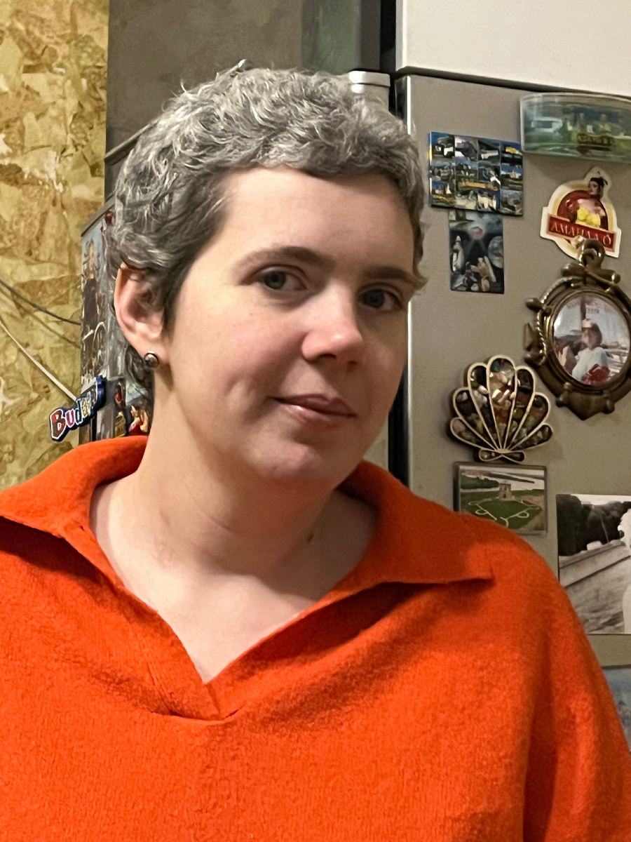 Фото автора. Посмотрите- какие кудри у Настены выросли! 