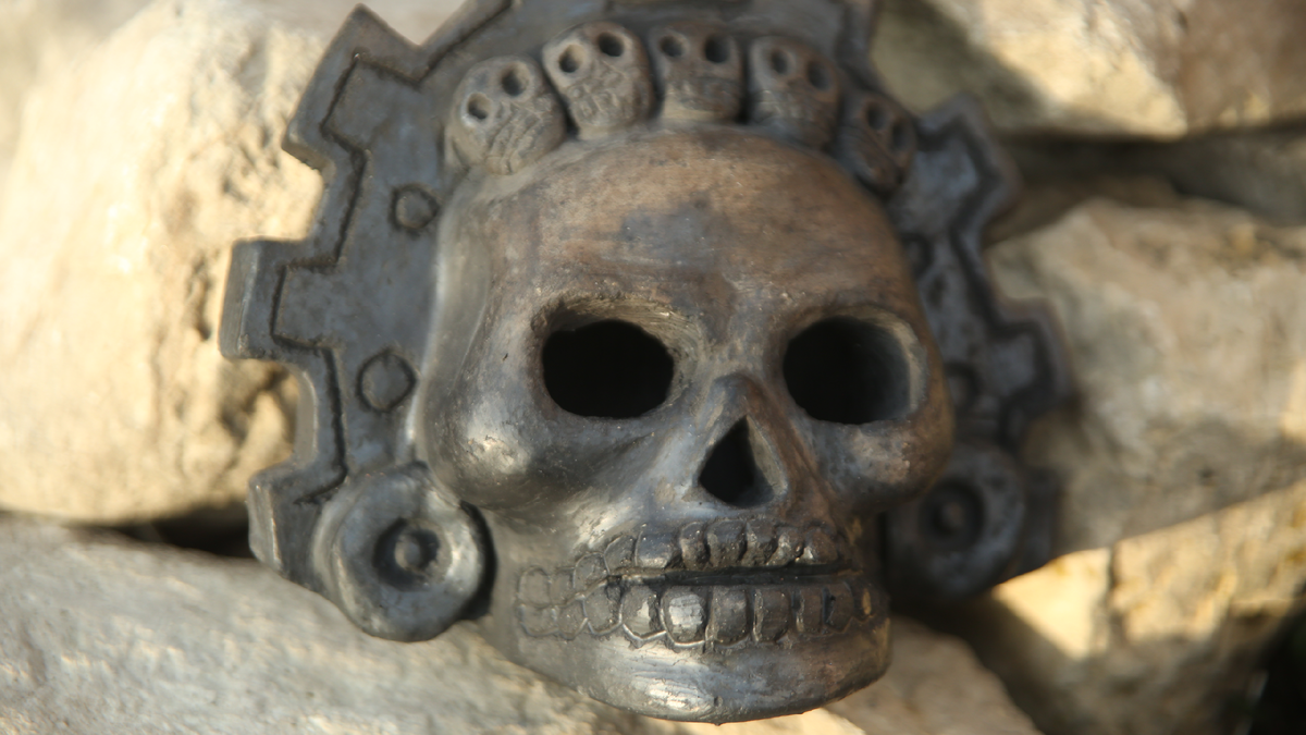 Ацтекский "свисток смерти" в форме черепа (модель). Источник изображения: firstnationsmusic.com