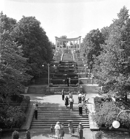 Каскадная лестница в 1957 году, источник https://perexilandia.org