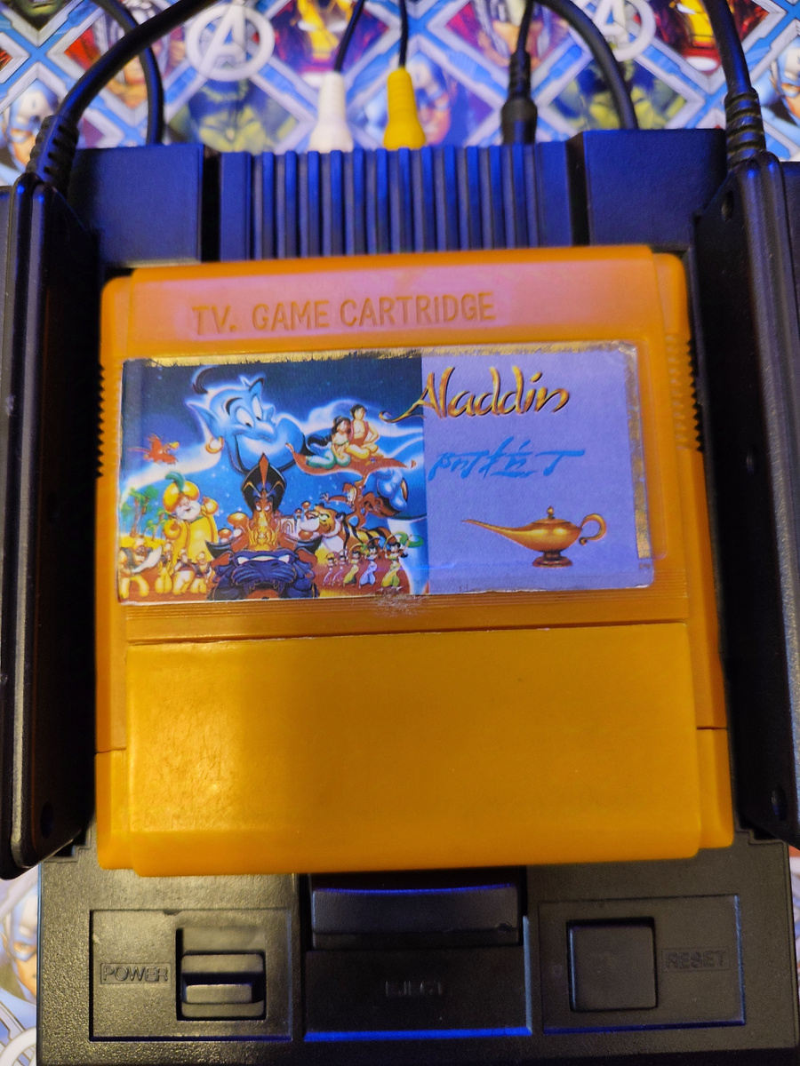 Фото сделаны мной. На фото игра "Аладдин. Оригинал игры "Aladdin" был разработан и издан Capcom в 1993г. для платформ SNES, Game Boy Advance. Геймдизайнер Синдзи Миками. Перенесенная на Денди игра "Аладдин" была разработана компанией Hummer Team, издана JY Company. Фото демонстрирует начальную заставку игры, а так же общий визуальный фон игры. Подробнее об этом рассказано в статье. Все материалы принадлежат правообладателям и размещены исключительно в информационных целях.