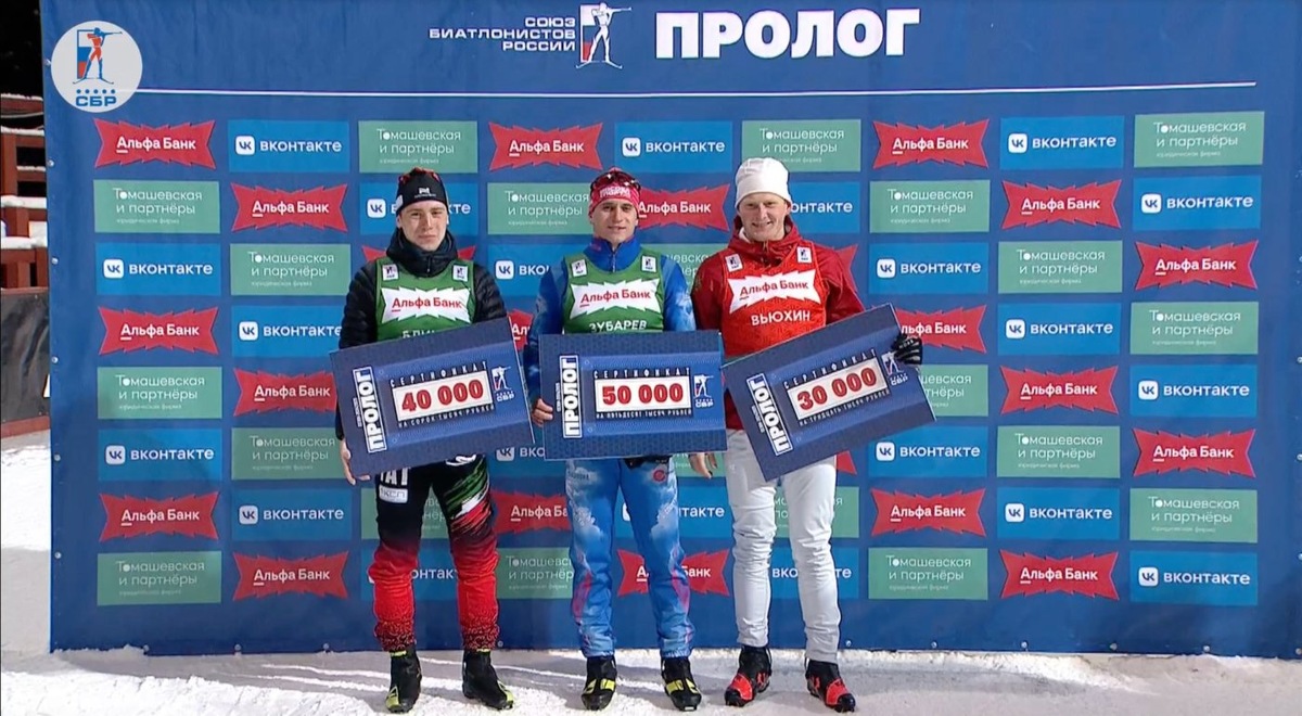    В преддверии этапа Кубка России в Ханты-Мансийске биатлонисты пробежали лыжную стометровку