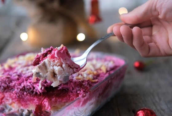    Самый вкусный рецепт селедки под шубой: классический салат вверх ногами