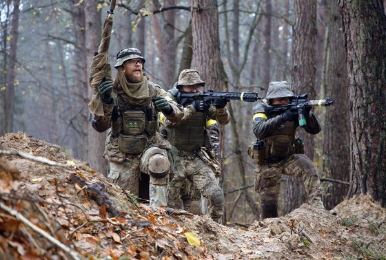    Солдаты ВСУ в зоне боевых действий