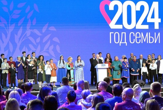    Владимир Путин на торжественной церемонии старта Года семьи в России
