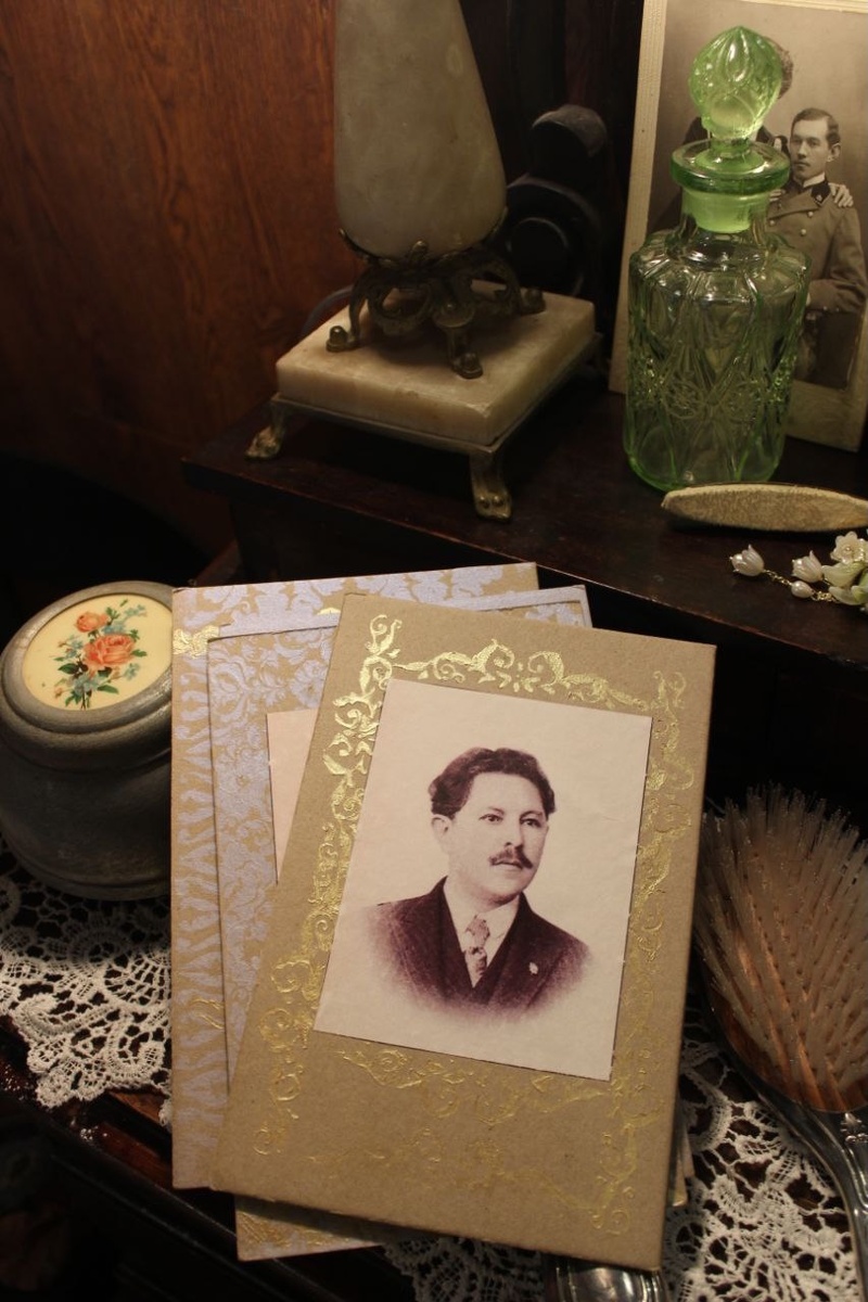 Портрет Факторовича в салоне «Аромат времени». Фото: Кристина Дегтярева 