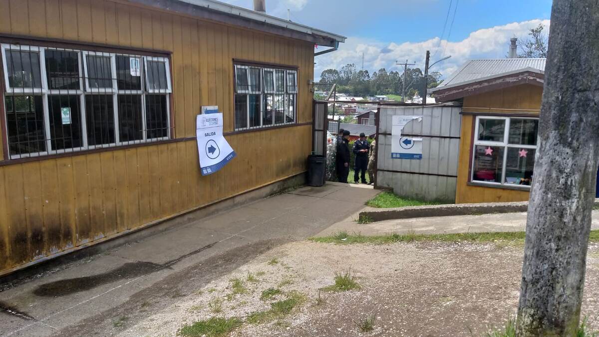 Участок для голосования в государственной школе