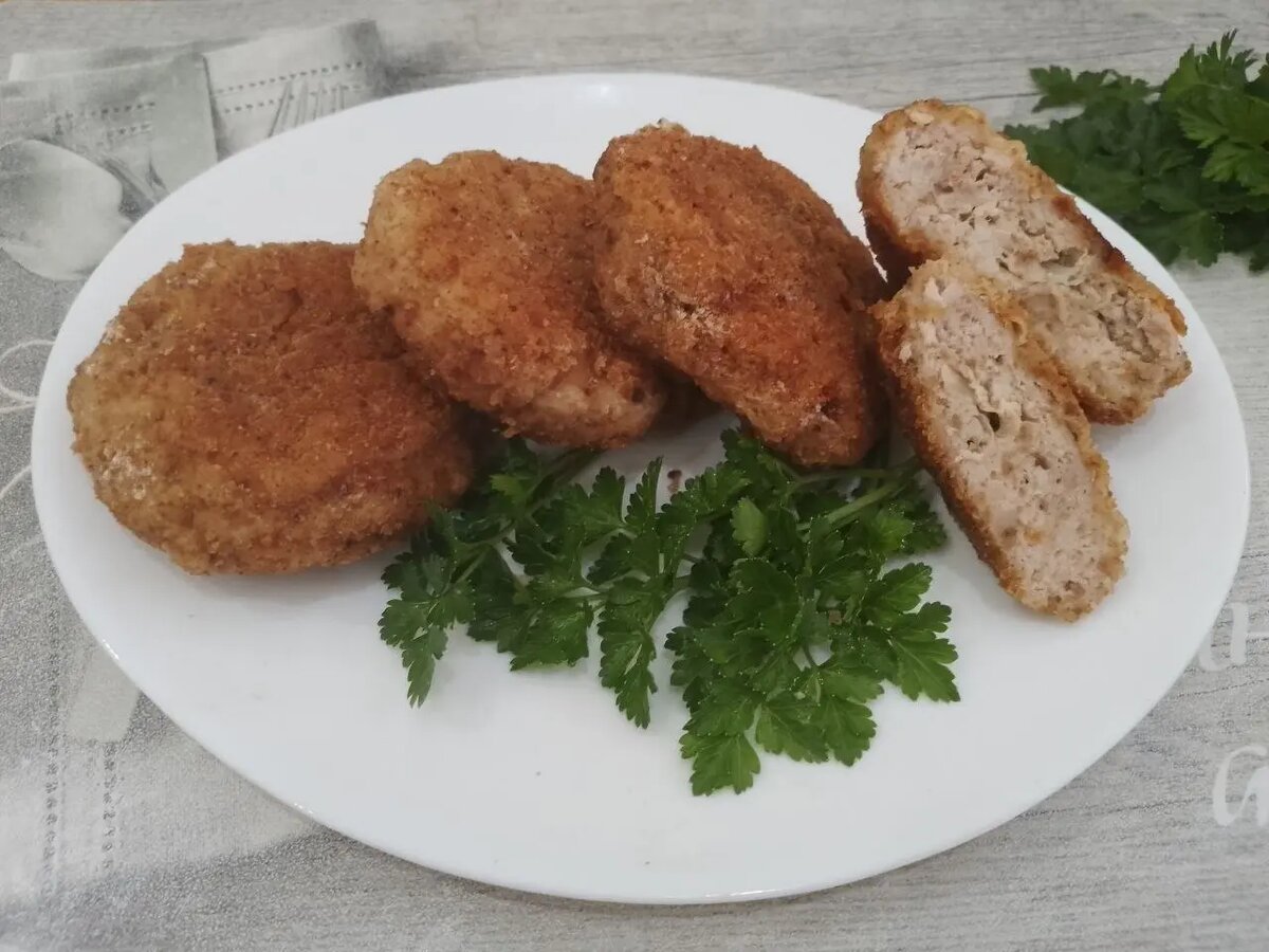 Котлеты в кляре из яиц и панировочных сухарях