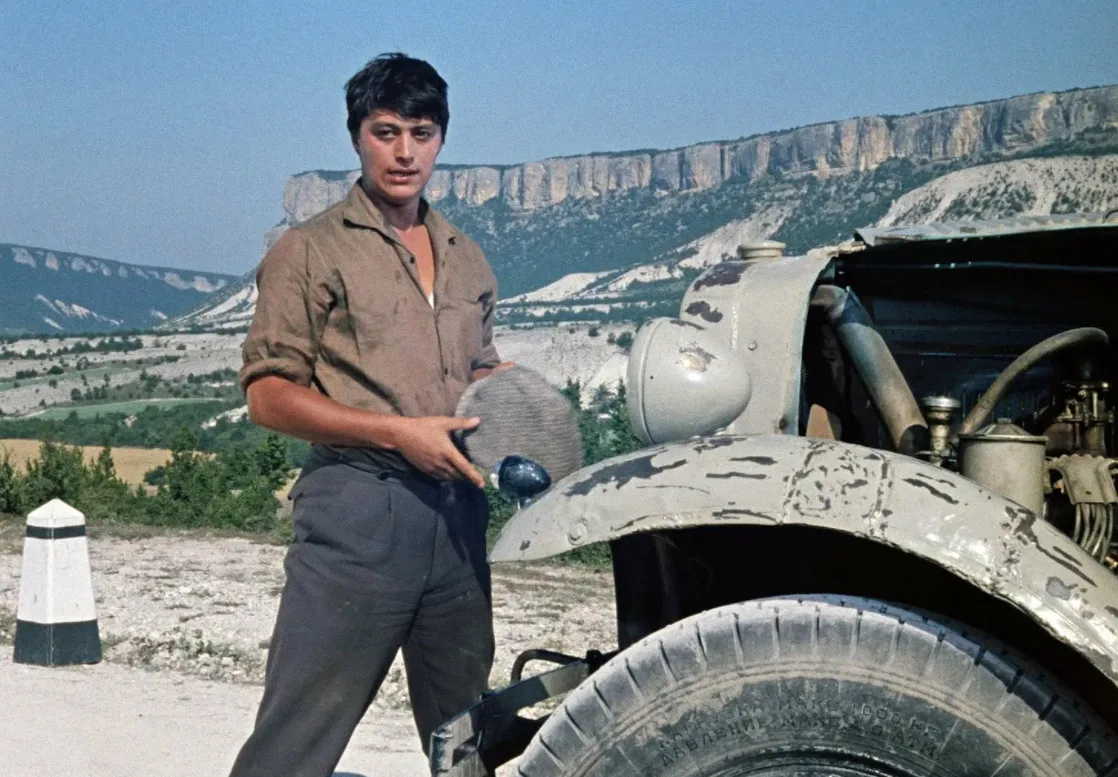 "Будь проклят тот день, когда я сел за баранку этого пылесоса". Кадр и цитата из х/ф "Кавказская пленница"