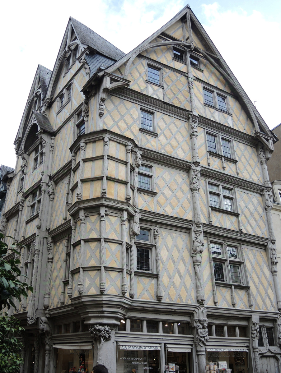 И самый главный из них - Дом Адама.