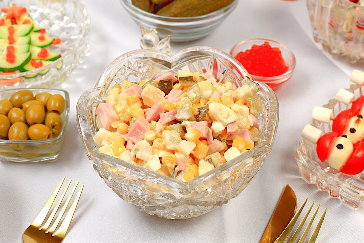 Подорожает ли новогодний стол россиян из-за курсов валют? Shutterstock