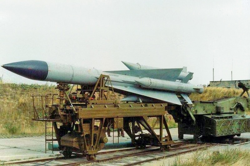 Фото пусковой установки ракеты на пусковую установку ЗРС С-200 на штатной позиции, найденное в интернете на сайте topwar.