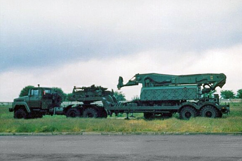 Фото пусковой установки ЗРС С-200 при транспортировке на автопоезде, найденное в интернете на сайте Вестник ПВО.