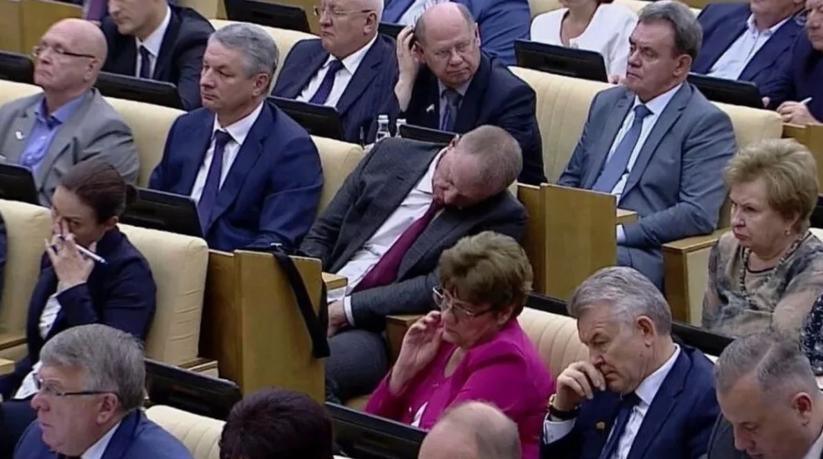 пожилых там много, да