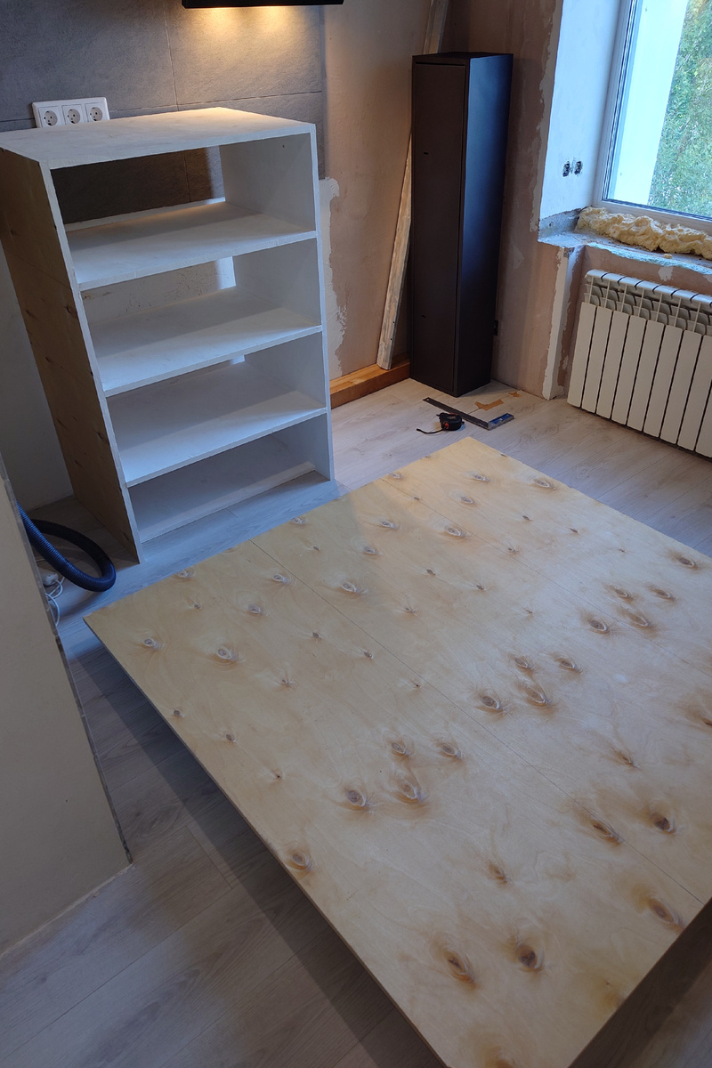 То что на заднем фоне это времянка)