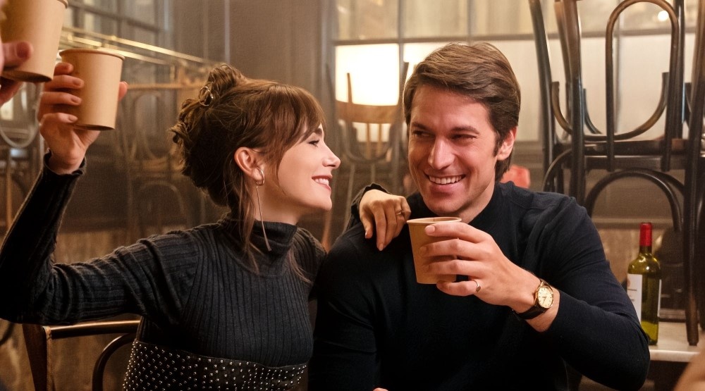     Кадр из сериала «Эмили в Париже» (2020-н.в.)