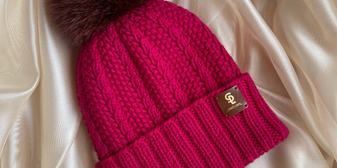 Описание зимней шапочки с вязаным подкладом