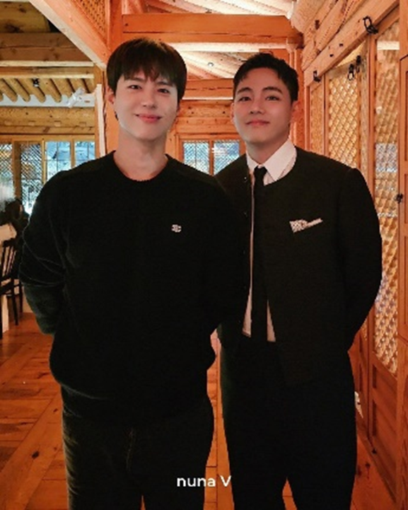 Служба службой, а амбасадорство само себя не прорекламирует ...