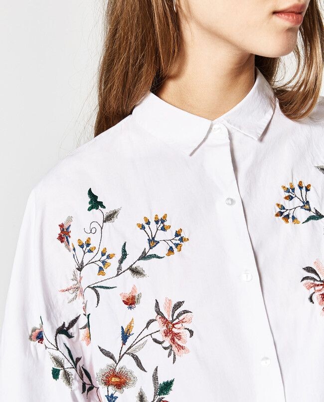 Рубашка с вышитыми цветами в технике глади (изображение - harmonyanddesign.com)