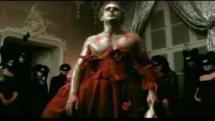 Тут вам и предчувствие "С широко закрытыми глазами" (1999г., реж. С.Кубрик) и своих будущих хитов. Фото: ok.ru