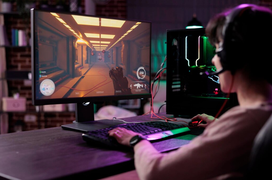 Источник изображения: https://ru.freepik.com/free-photo/young-gamer-having-fun-with-action-video-games-competition-playing-online-game-championship-caucasian-woman-enjoying-rpg-play-tournament-live-stream-gaming-modern-computer_29954792.htm#fromView=search&page=1&position=51&uuid=e8778e4b-0865-47f4-a21b-796cb1ee7f44